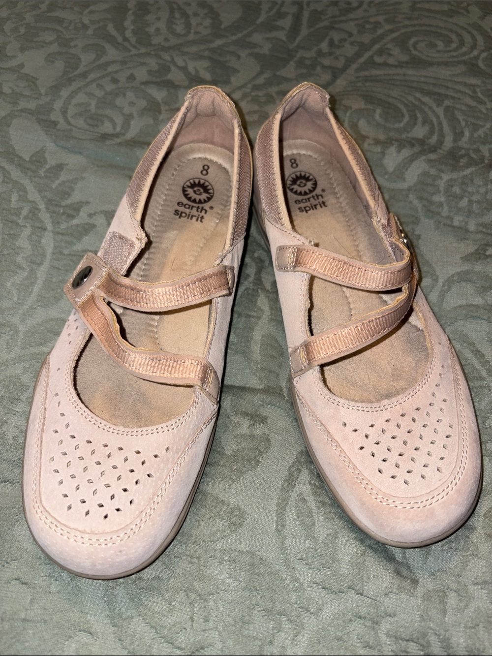 Earth Spirit tan Mary Jane shoes size 8